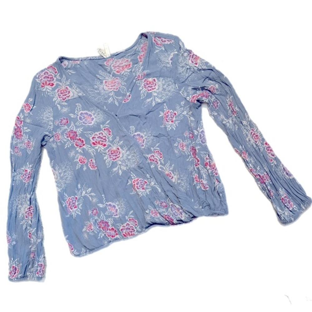 Mudd women’s med long sleeve floral blouse. Blue